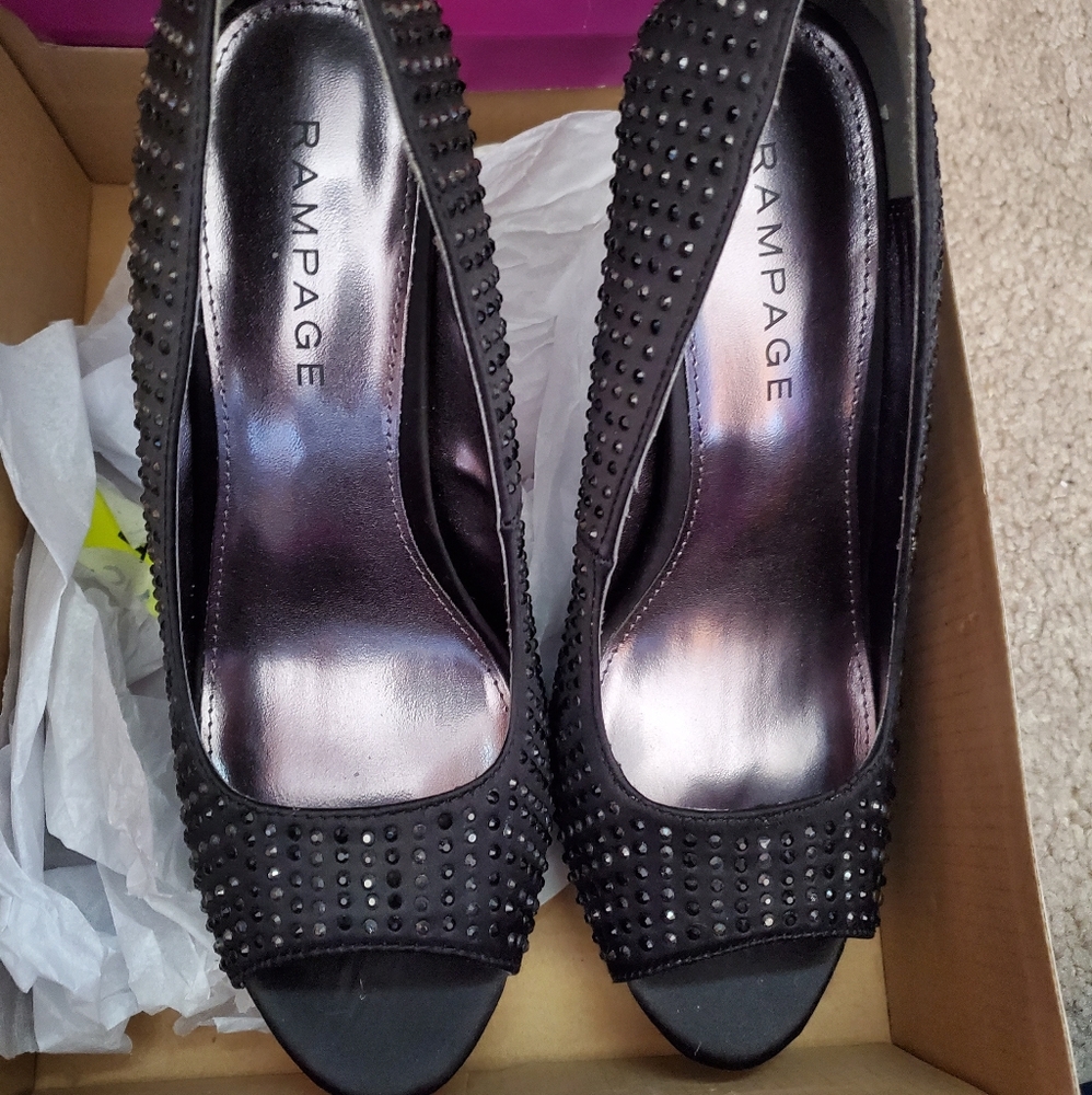 Heels - Picture 4 of 4